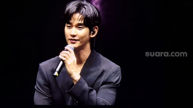 Kim Soo Hyun Puji Habis-habisan Penggemar Berhijab di Fan Meeting Indonesia