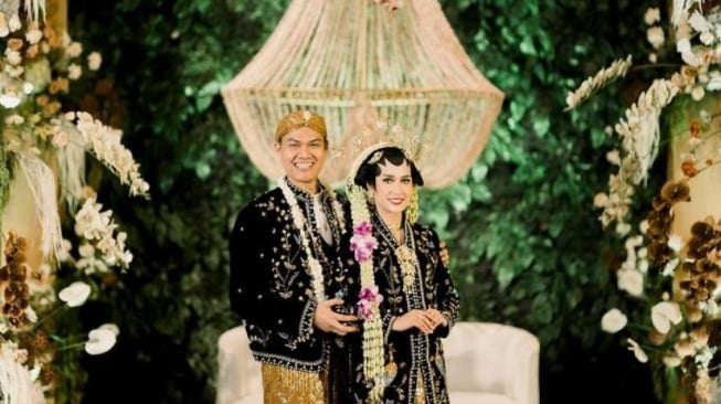 Potret pernikahan Gus Sakti dan Yasmin Nur (Instagram/beblooms.wedding/excisia.id)