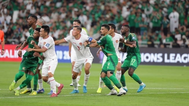 Timnas Indonesia saat melawan Arab Saudi dengan diperkuat Jay Idzes sebagai kapten tim (Instagram Jay Idzes)