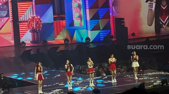 Red Velvet saat menggelar fancon di Beach City International Stadium, Ancol, Jakarta Utara, Sabtu (7/9/2024).