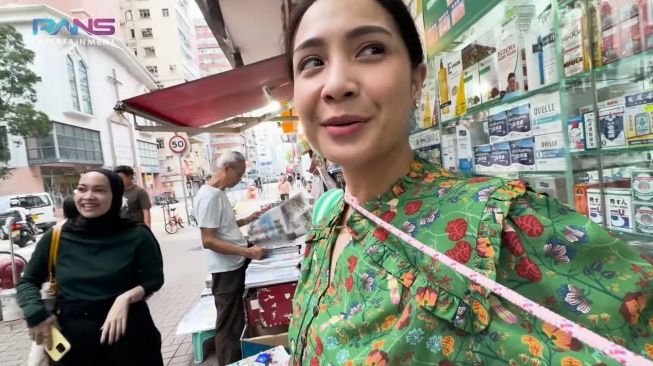 Tangkap layar vlog Nagita Slavina saat berada di Hongkong (YouTube/Rans Entertainment)