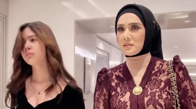Mulan Jameela di pesta pernikahan kerabatnya (Instagram/@mulanjameela1)