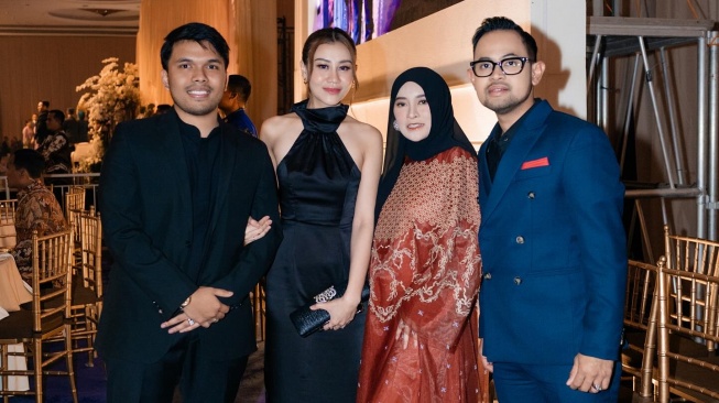 Gaya Aaliyah Massaid kondangan. [Instagram/@juragan99]