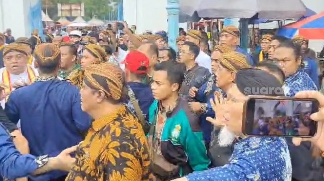 Ini Kronologi Kubu LDA dan Raja Keraton Solo Adu Jotos Saat Tabuh Gamelan Sekaten