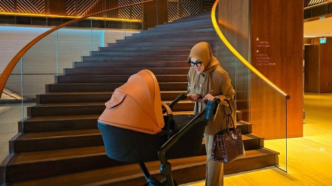 Netizen Komentari Selimut Mahal Princess R Anak Syahrini: Biasa Saja dan Kasar?