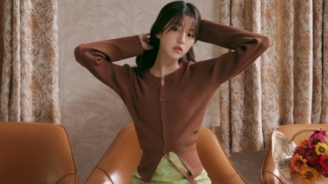 5 OOTD Knitwear ala Wonyoung IVE yang Bisa Kamu Tiru, Cozy dan Menawan!