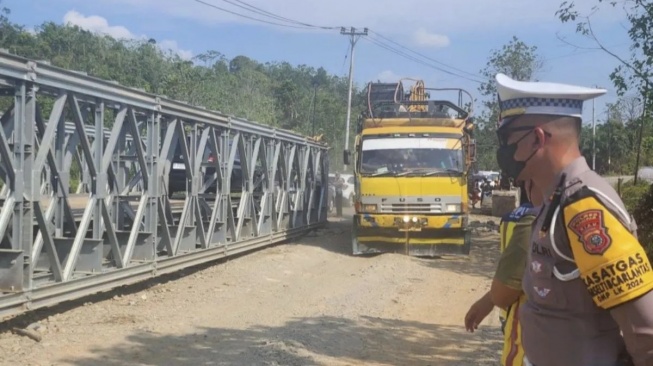 Jembatan Bailey Jalan Sumbar-Riau Rampung, Lalu Lintas Normal Tapi Muatan Kendaraan Dibatasi!