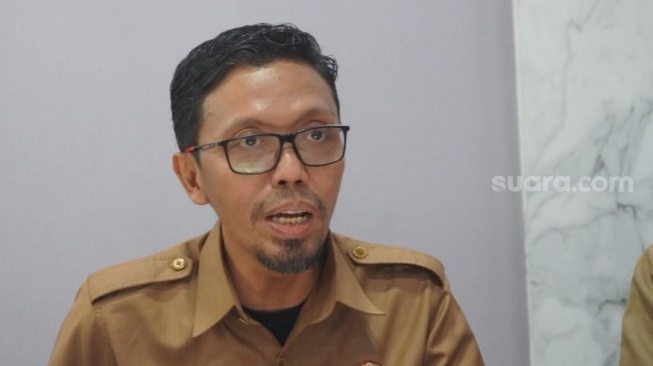 Pelaksana Tugas (Plt) Kadis Kominfo Pemprov Sulsel Sultan Rakib memaparkan kondisi blankspot di Sulsel [SuaraSulsel.id/Lorensia Clara Tambing]