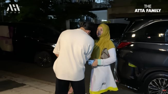 Vlog Geni Faruk saat berkunjung ke rumah Thariq Halilintar dan Aaliyah Massaid (YouTube/AH)