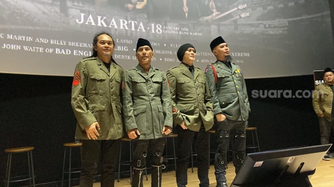 Ahmad Dhani bersama Dewa 19 menggelar konferensi pers Konser Dewa 19 featuring All Stars 2025 di kawasan Senayan, Jakareta Pusat, Selasa (10/9/2024). Di konser tahun depan, Dhani berniat menggaet Demi Lovato hingga Adam Lambert. [Tiara Rosana/Suara.com]