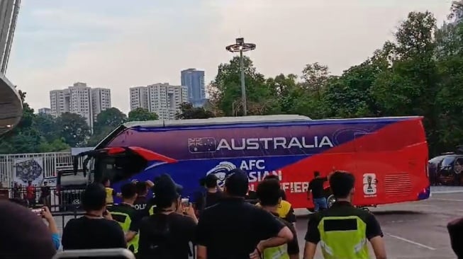 Timnas Australia tiba di Stadion Utama Gelora Bung Karno (SUGBK). (Suara.com/Arief Apriadi)