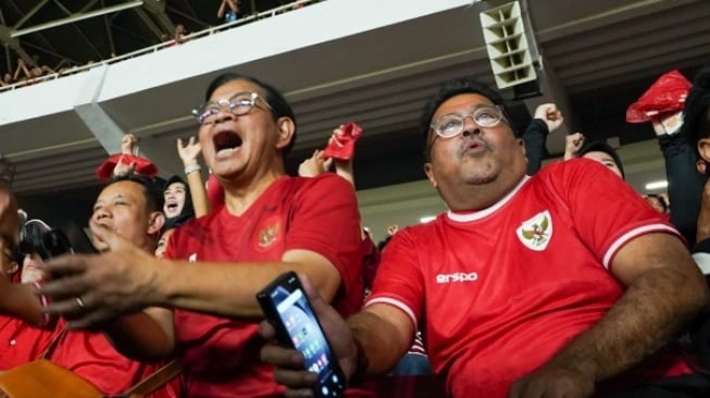 Pramono-Rano Bongkar Alasan Tak Mau Duduk di Bangku VIP Saat Nonton Timnas [Dok Pramono-Rano]