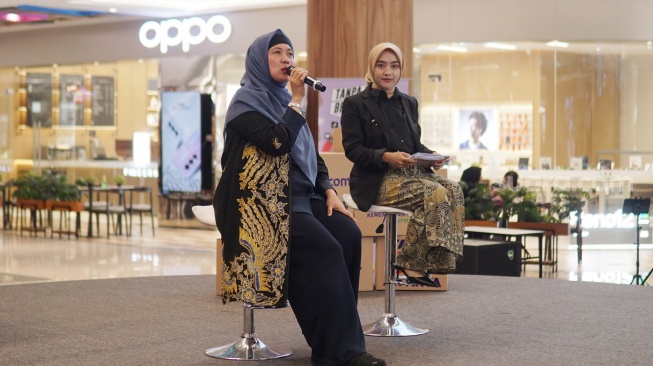 Salah satu pemateri saat menyampaikan sambutan di acara Pasar Lokal Suara UMKM Vol.4 kali ini digelar di Atrium Utama Ciplaz Garut pada Selasa (10/9/2024). [Foto dok. Suara.com]