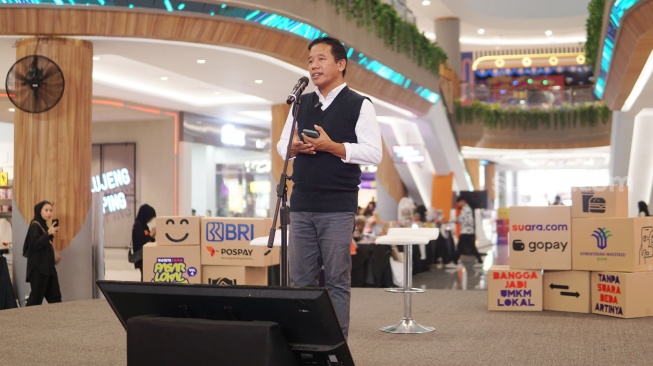 CEO & Pempimpin Redaksi Suara.com Suwarjono saat menyampaikan sambutan di acara Pasar Lokal Suara UMKM Vol.4 kali ini digelar di Atrium Utama Ciplaz Garut pada Selasa (10/9/2024). [Foto dok. Suara.com]