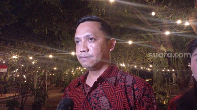 Ketua DPP PDIP bidang Reformasi Sistem Hukum Nasional PDIP, Ronny Talapessy. (Suara.com/Bagaskara)