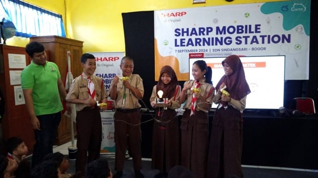 Tingkatkan Minat Literasi Siswa Sekolah Dasar Sharp Kembali Gelar Sharp Mobile Learning Station