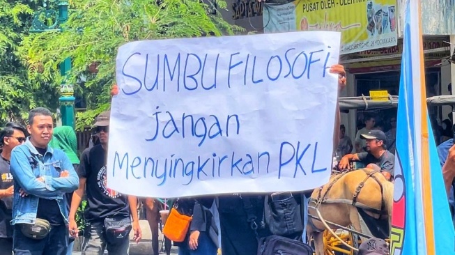 Pedagang Teras Malioboro 2 Ancam Duduki Selasar Malioboro Lagi, Sultan: Yo Enggak Bisa