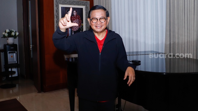 Bakal Calon Gubernur Jakarta Pramono Anung saat ditemui Tim Suara.com di kediamannya di Jakarta, Selasa (10/9/2024). [Suara.com/Alfian Winanto]