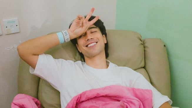 Vidi Aldiano saat menjalani "spa day" di rumah sakit (Instagram/vidialdiano)