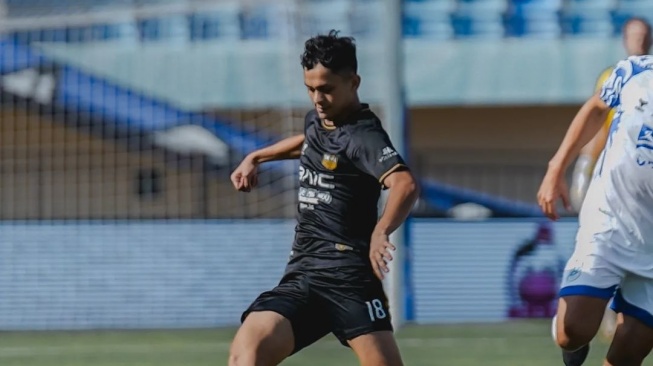 Pertandingan BRI Liga 1 pekan ke-4 antara Dewa United vs PSIS yang berlangsung di Stadion Si Jalak Harupat, Rabu (11/9) berakhir 2-1 untuk kemenangan tim besutan Jan Olde Riekerink. [Instagram Dewa United]