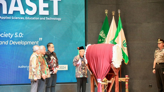 Dampingi Wapres RI Buka iConASET 2024, Pj Gubernur Adhy : Pendidikan Tinggi Pencetak SDM Unggul dan Berdaya Saing Global