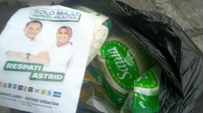 Blusukan Respati Ardi-Astrid Widayani Bagi-bagi Sembako Disorot, PDIP Desak Bawaslu Turun Tangan