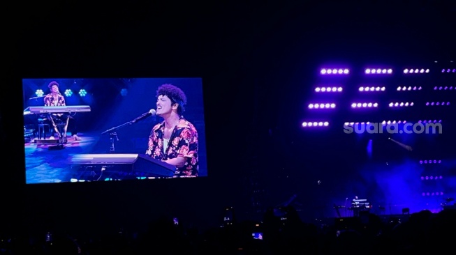 Konser Bruno Mars di Jakarta International Stadium (JIS), Jakarta Utara pada Rabu (11/9/2024).