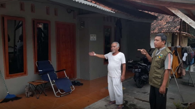 Salah satu rumah yang mengalami teror ketuk pintu di Kota Banjar. [Foto: Sandi/HR]