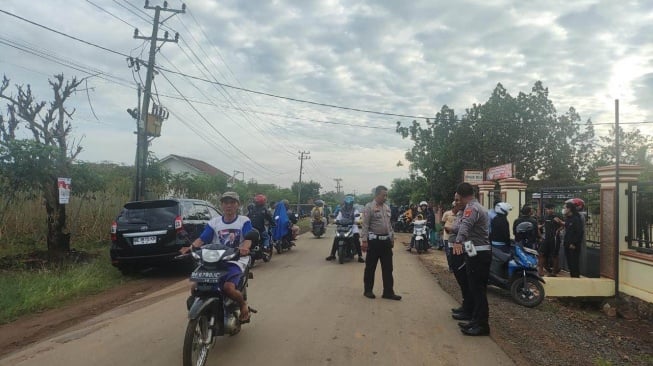 Jalan Berlubang di Desa Wonogiri Lampung Utara Memakan Korban, Siswi MTsN Tewas Terlindas Truk