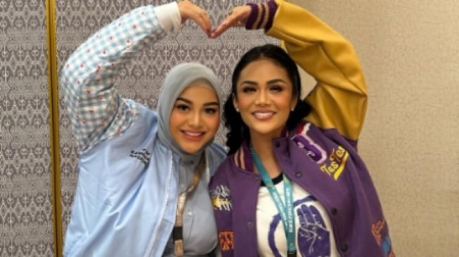 Lihat Kris Dayanti Latihan Wushu, Aurel Hermansyah Takjub: Astaga Nenek-Nenek Ini Gak Bisa Diem