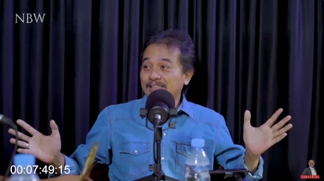 Pakar Telematika Roy Suryo saat membedah akun Kaskus Fufufafa diduga milik Gibran di podcast yang dipandu mantan Wakil Ketua KPK Bambang Widjojanto. (Tangkapan layar/Youtube)