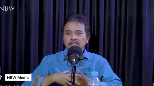 Pakar Telematika Roy Suryo saat membedah akun Kaskus Fufufafa diduga milik Gibran di podcast yang dipandu mantan Wakil Ketua KPK Bambang Widjojanto. (Tangkapan layar/Youtube)