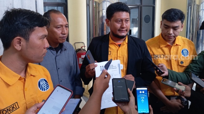 Usai ke Bawaslu, Tim Kuasa Hukum Robinsar-Fajar Laporkan Lurah Gerem ke Inspektorat