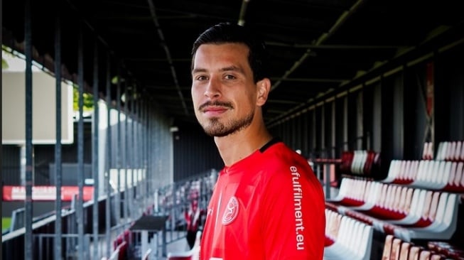 Klub berjuluk Schapenkoppen, Almere City sukses merekrut pemain Timnas Indonesia, Thom Haye. [X Almere City]