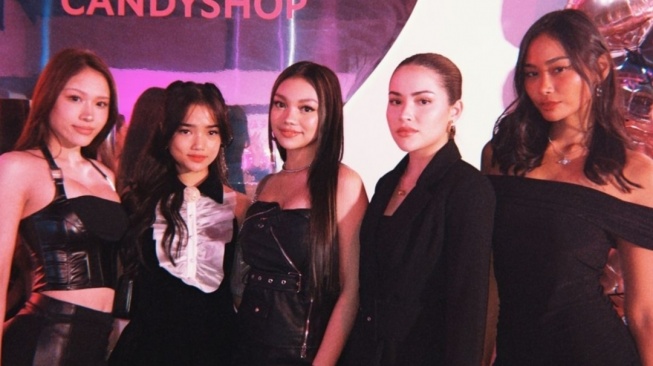 Potret Fuji Hadir di Event YSL (Instagram)