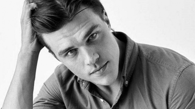 Finn Wittrock Resmi Main di Film So Much For Love, Intip Detail Karakternya