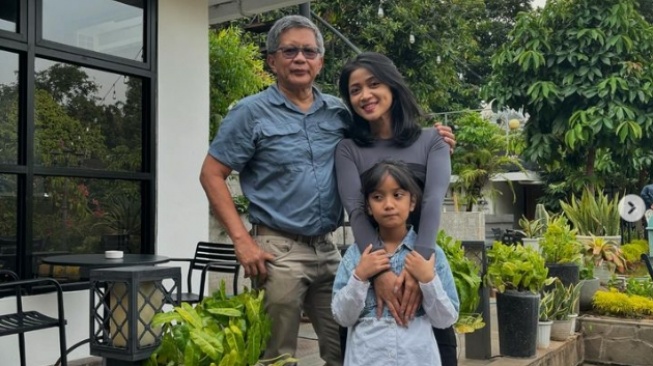 Salsabila Syaira dan Rocky Gerung