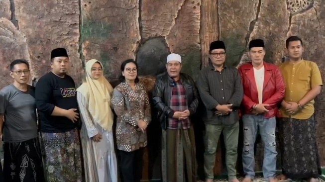 Pasangan calon wali kota dan wakil wali kota Semarang dari PDI Perjuangan, Agustina Wilujeng - Iswar Aminudin mendapat dukungan Putra dari KH Fuad Hasyim dan Nyai Minhatul Maula. [Istimewa]