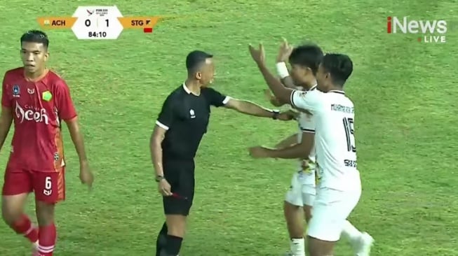 Wasit Eko Agus Sugiharto di laga Aceh vs Sulawesi Tengah di PON Aceh - Sumut 2024 (Inews)