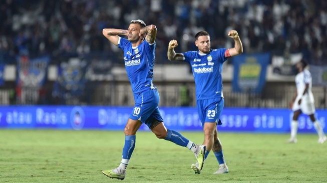 Gelandang Persib Bandung, Tyronne del Pino merayakan gol ke gawang PSIS Semarang pekan kelima BRI Liga 1 2024/2025 di Stadion Si Jalak Harupat, Kabupaten Bandung, Minggu (15/9/2024) malam. [Persib.co.id]