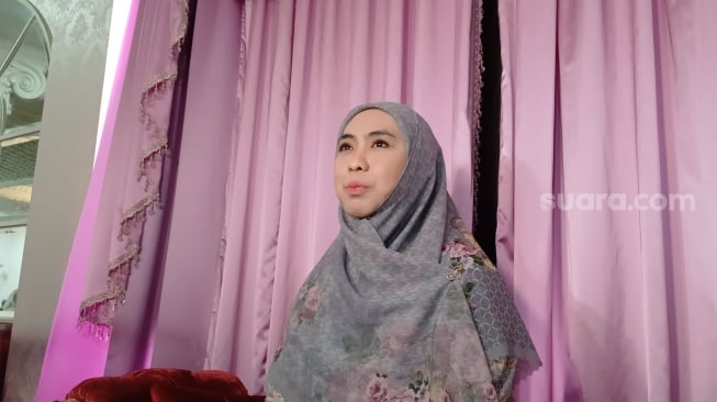 Oki Setiana Dewi saat ditemui di kawasan Kebayoran Lama, Jakarta Selatan, Sabtu (14/9/2024). [Suara.com/Tiara Rosana]