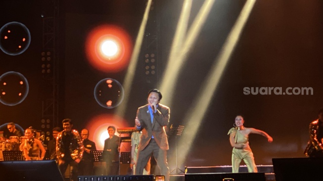 Rizky Febian dan Mahalini Buka Konser Tribute to Chrisye Malam Ini, Aksinya Bius Penonton