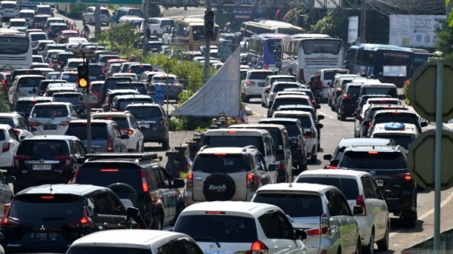 487 Ribu Kendaraan Banjiri Jalur Puncak Saat Libur Maulid Nabi