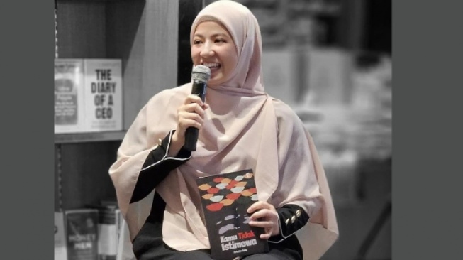 Heartwarming! Ulasan Buku Puisi 'Kamu Tidak Istimewa' Karya Natasha Rizky