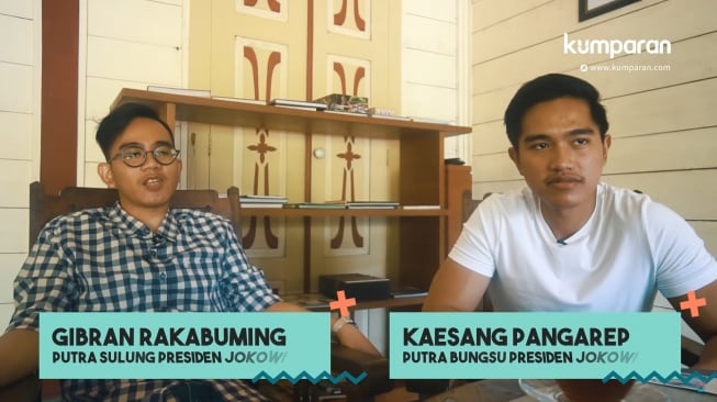 Gibran Rakabuming Raka dan Kaesang Pangarep di acara Sehari Bersama Anak Presiden  (YouTube/kumparan)