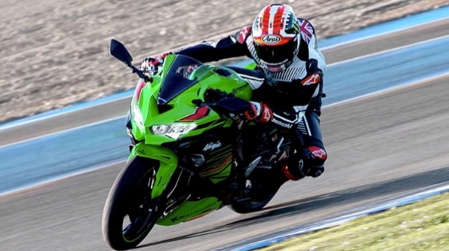 Ingin Motor Sport 250cc 4 Silinder? Cek Daftar Harga Kawasaki Ninja ZX-25R Terbaru September 2024