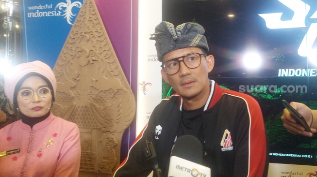 Jelang Lengser dari Menparekraf, Sandiaga Janji Turunkan Harga Tiket Pesawat 10 Persen di Akhir Oktober