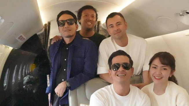 Potret band The Popstars terbang ke Balikpapan naik jet pribadi (Instagram/raffinagita1717)