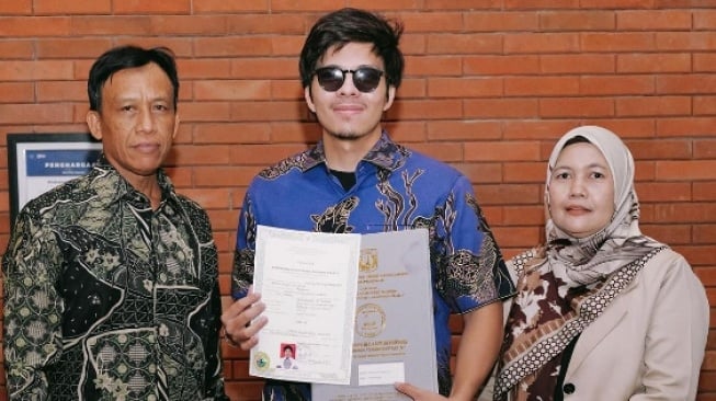 Atta Halilintar Akhirnya Pamer Punya Ijazah SMA di Usia 29 Tahun