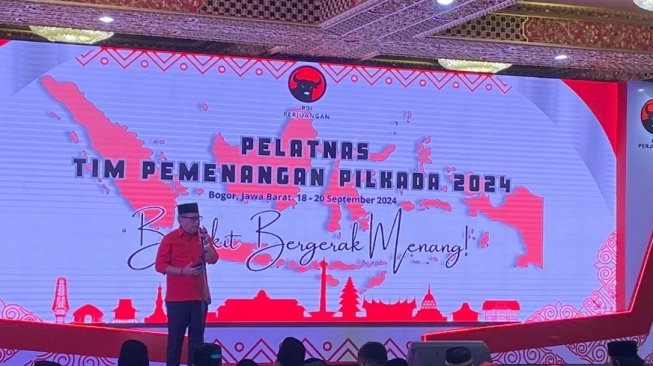 Buka Pelatnas Pilkada 2024 di Puncak Bogor, Hasto Langsung Sindir Keluarga Jokowi